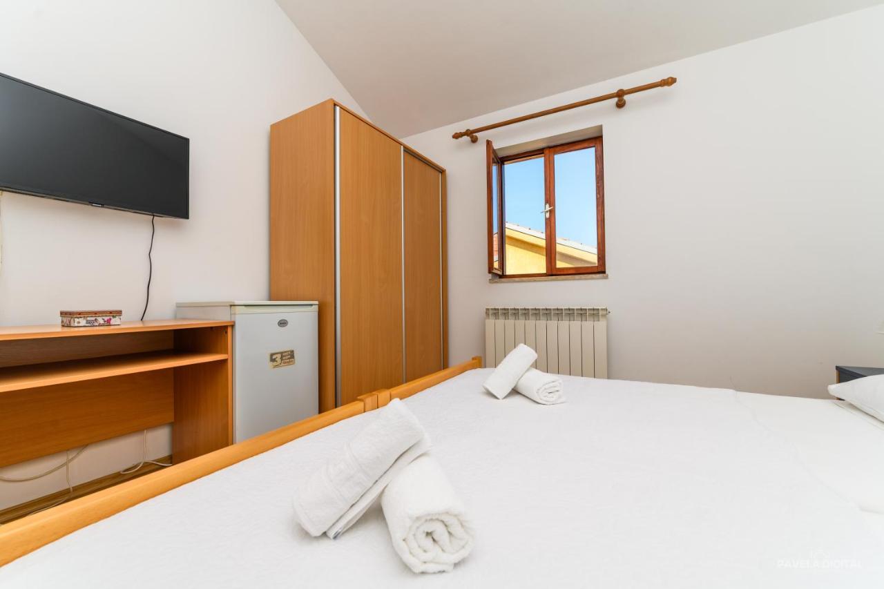 Sobe I Apartman Mareta Miholascica Extérieur photo